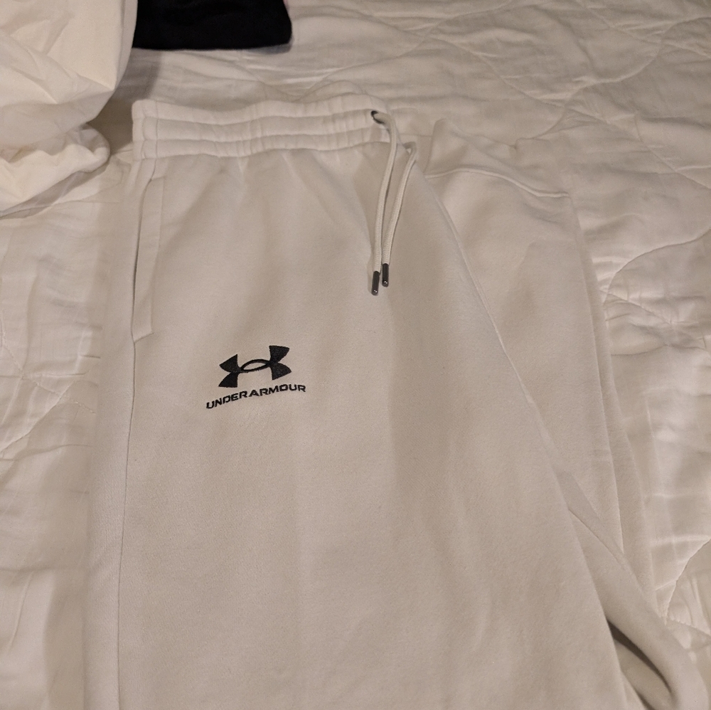 Under Armour Cream Sweatpants/ Joggers